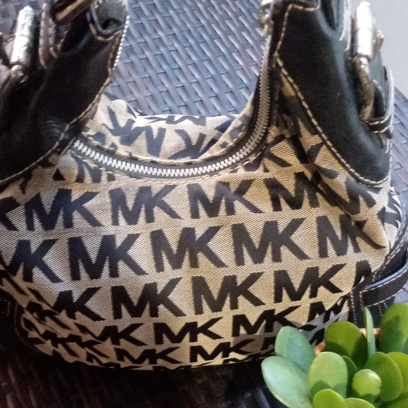 Michael Kors Handbags - Michael Kors Shoulder Bag *Authentic* 👜